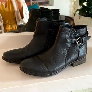 Black leather bootie - size 9